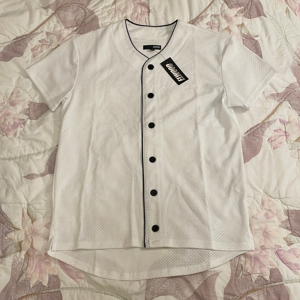 Elwood White Button Down Short Sleeve Shirt in Size S